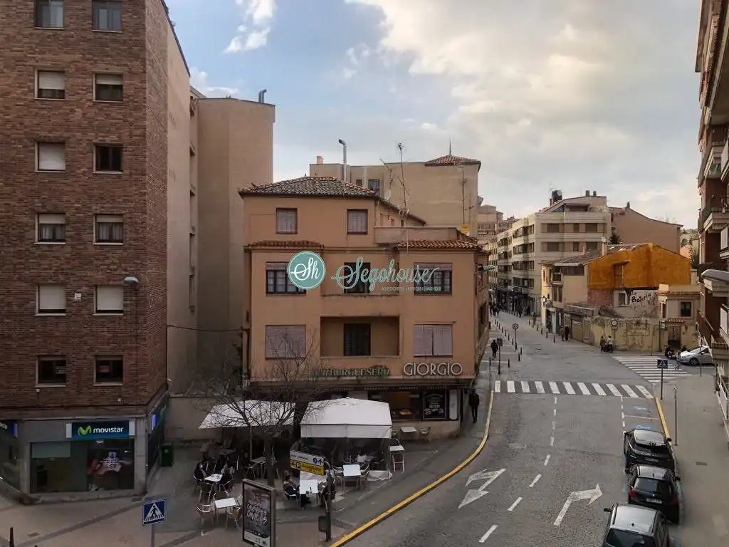 Vista exterior de Piso de alquiler en Segovia con Calefacción, Terraza y Amueblado