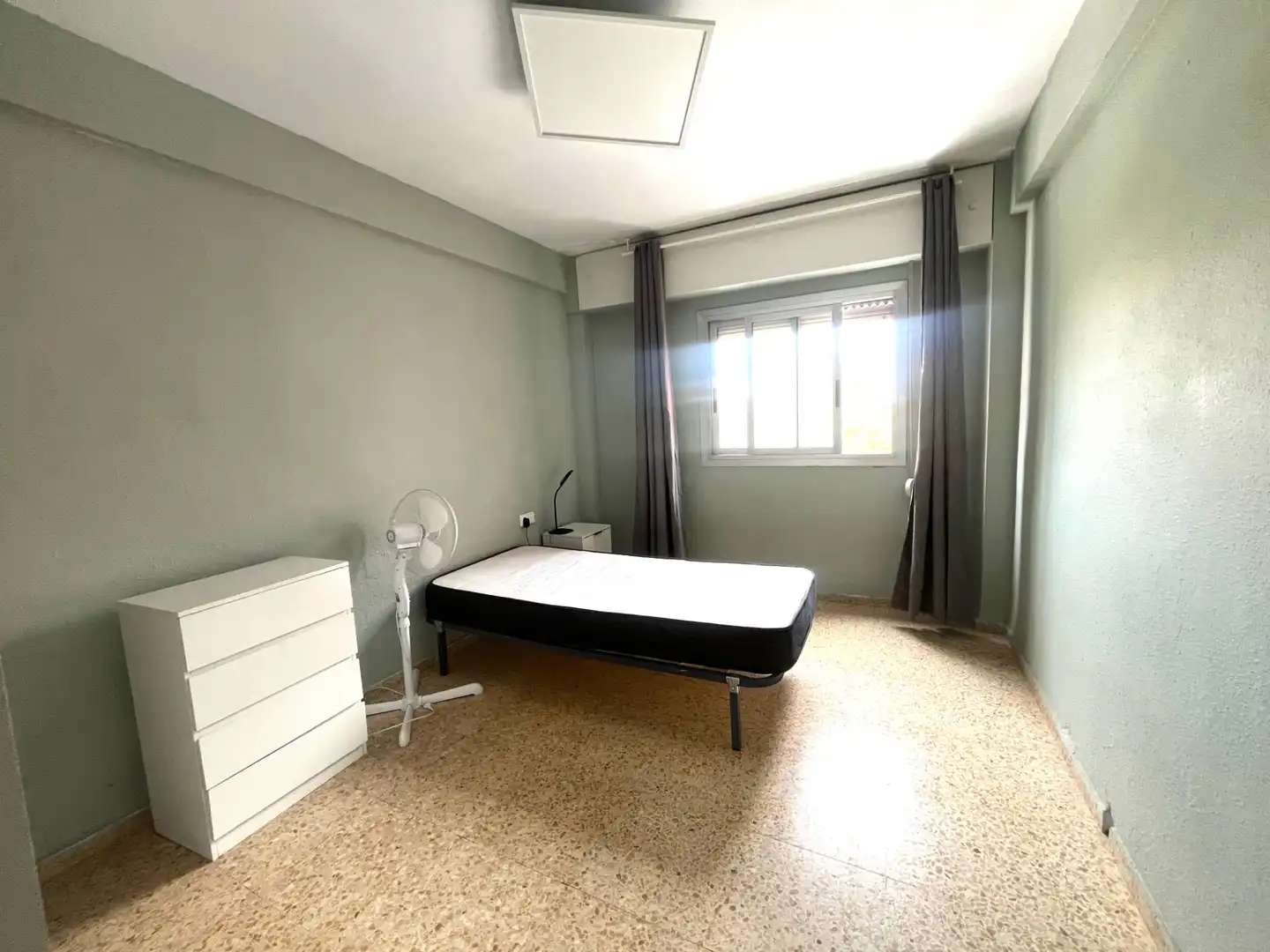 Habitación de Piso en venta en Valencia con Aire acondicionado, Amueblado y Horno