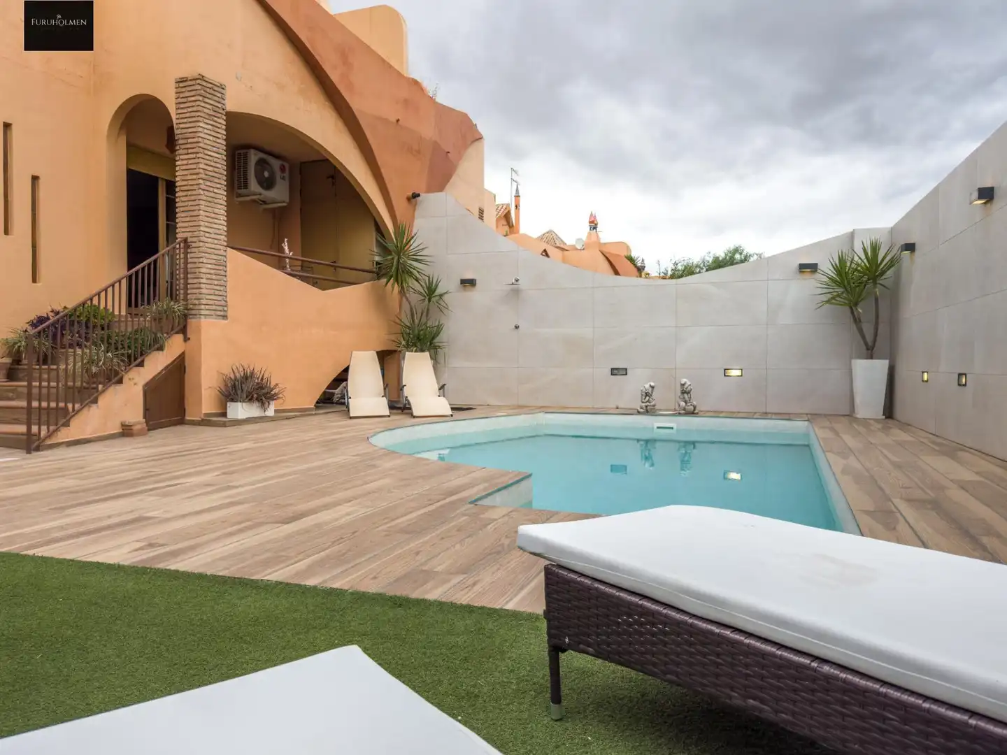 Piscina de Casa adosada en venda en Las Gabias amb Aire condicionat, Calefacció i Jardí privat