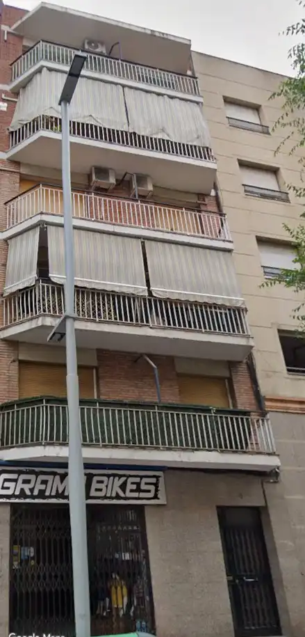 Pis amb terrassa en venda a Avinguda de Santa Coloma 6