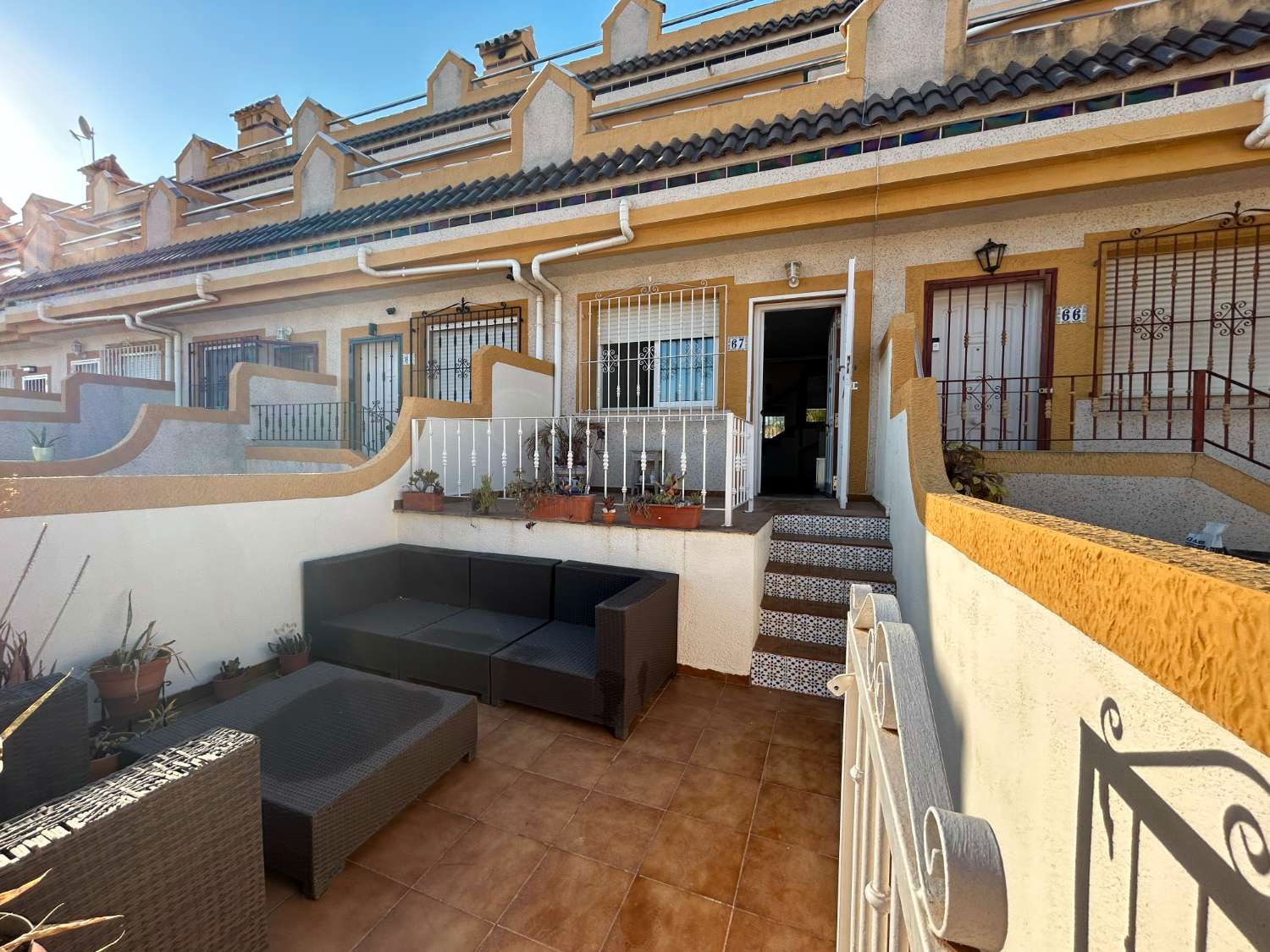 Vista exterior de Dúplex en venda en Orihuela amb Aire condicionat, Terrassa i Piscina
