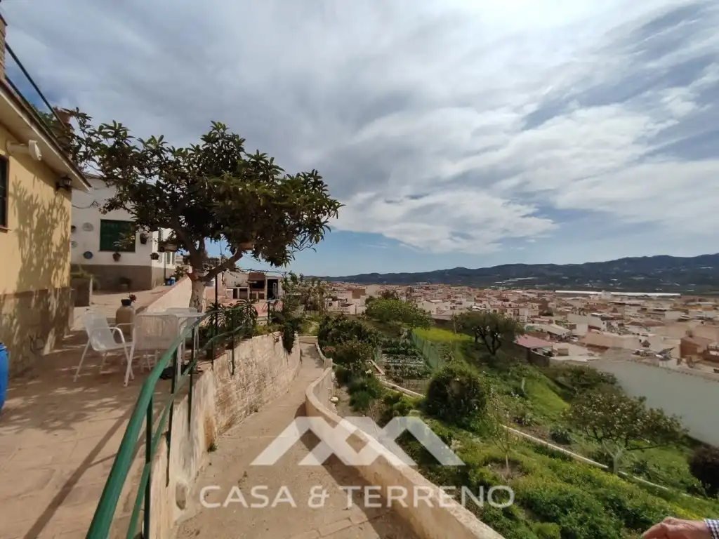 Vista exterior de Casa o chalet en venta en Vélez-Málaga con Terraza, TV y Internet