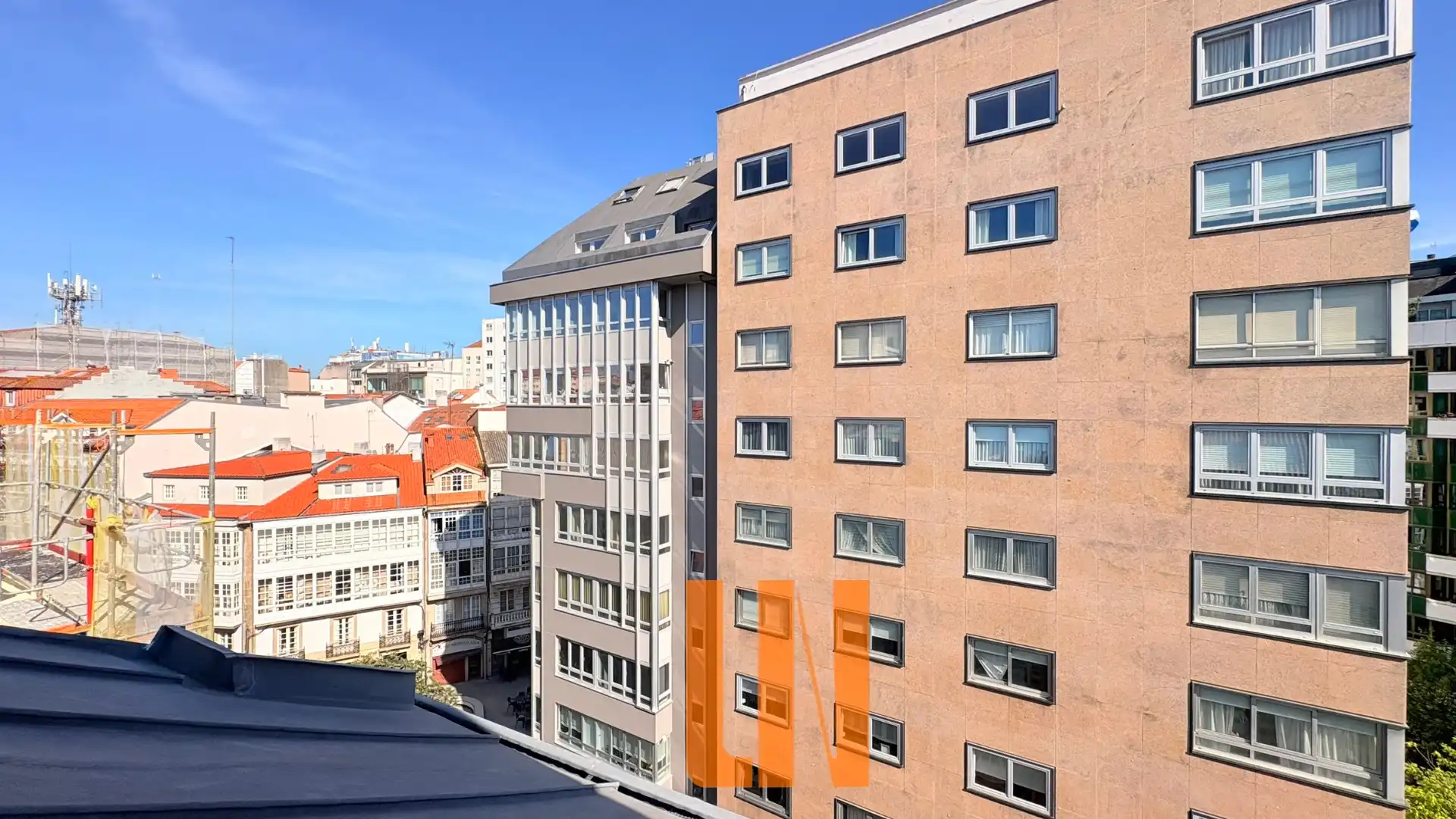Außenansicht von Wohnung zum Verkauf in A Coruña Capital  mit Heizung, Parkett und Ofen
