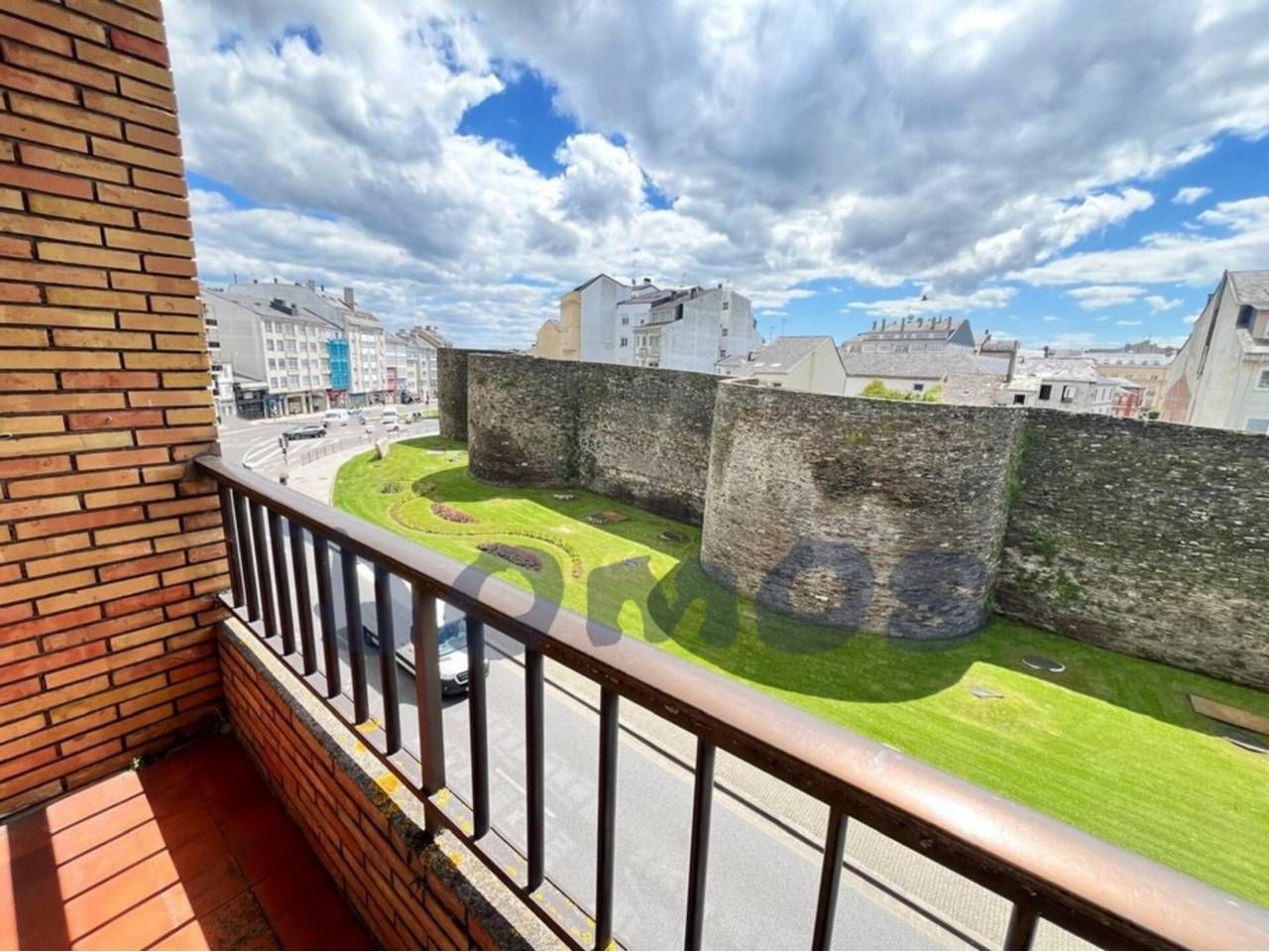 Vista exterior de Pis en venda en Lugo Capital amb Balcó