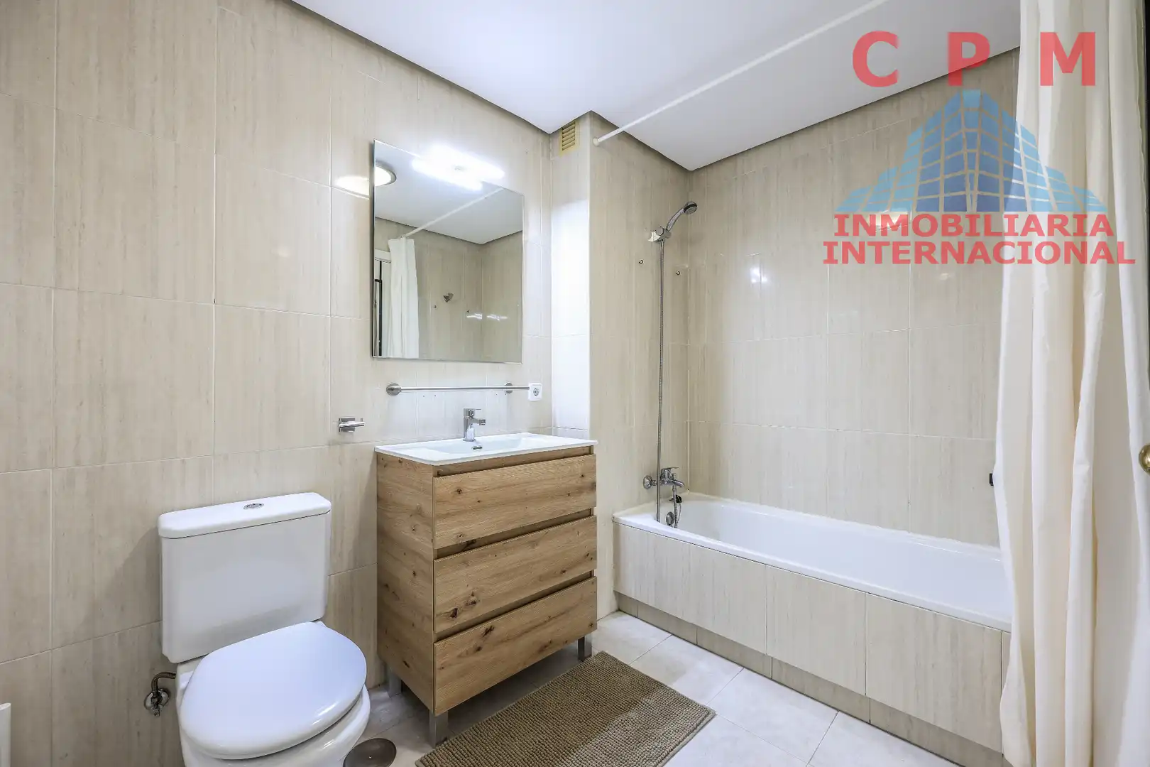 Baño de Piso de alquiler en Madrid con Aire acondicionado, Calefacción y Parquet