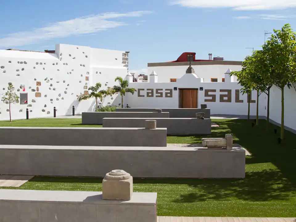Vista exterior de Edificio en venta en Telde