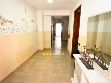Casa con balcone in vendita a Montserrat
