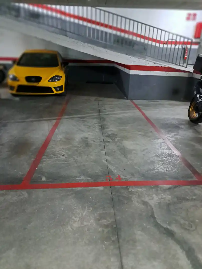 Garage zur Miete in Passatge de Roura, El Camp de l'Arpa del Clot