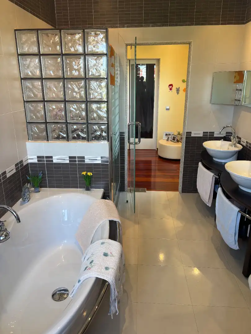 Baño de Casa o chalet en venta en Santiago de Compostela  con Calefacción, Jardín privado y Parquet