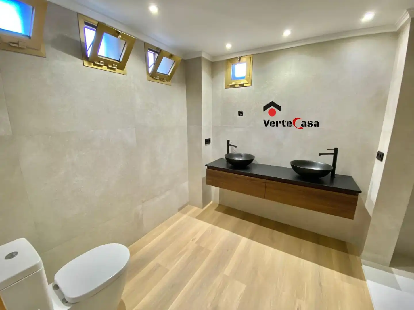 Baño de Piso de alquiler en Valencia con Aire acondicionado, Calefacción y Parquet