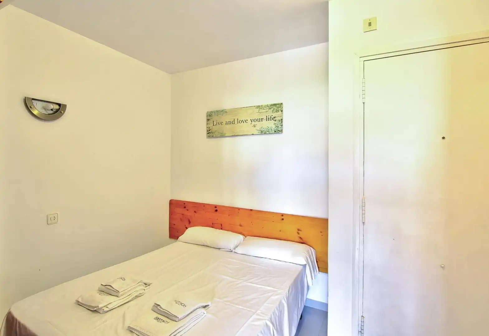 Bedroom of Apartments for sale in Els Griells