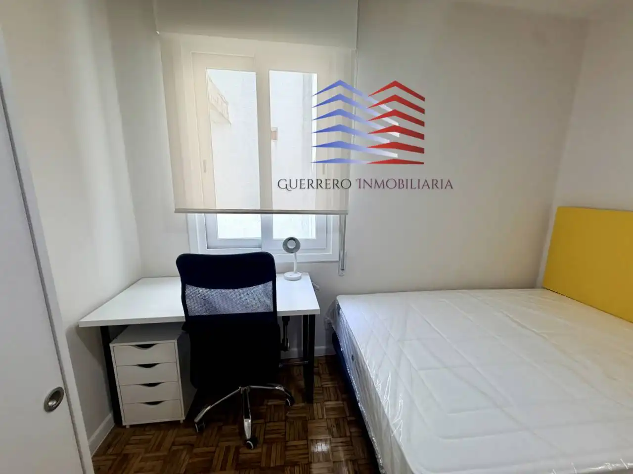 Schlafzimmer von Wohnung zur Miete in Ourense Capital  mit Heizung, Parkett und Möbliert