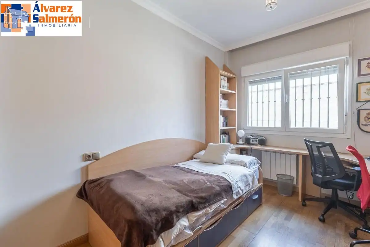 Schlafzimmer von Einfamilien-Reihenhaus zum Verkauf in Granada mit Privatgarten, Terrasse und Schwimmbad