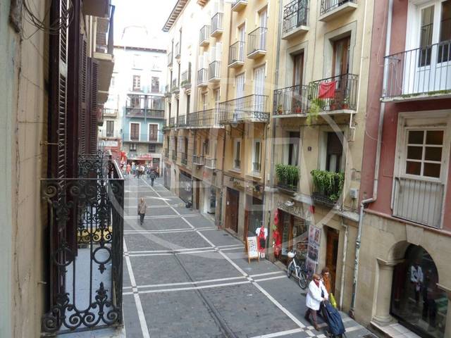 Piso en Alquiler en Calle de la Estafeta en Casco Antiguo