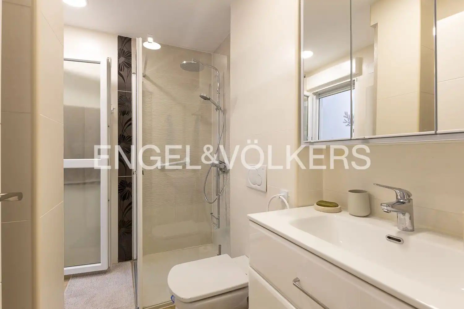 Bathroom of Flat for sale in Ador  with Air Conditioner, Heating and Private garden