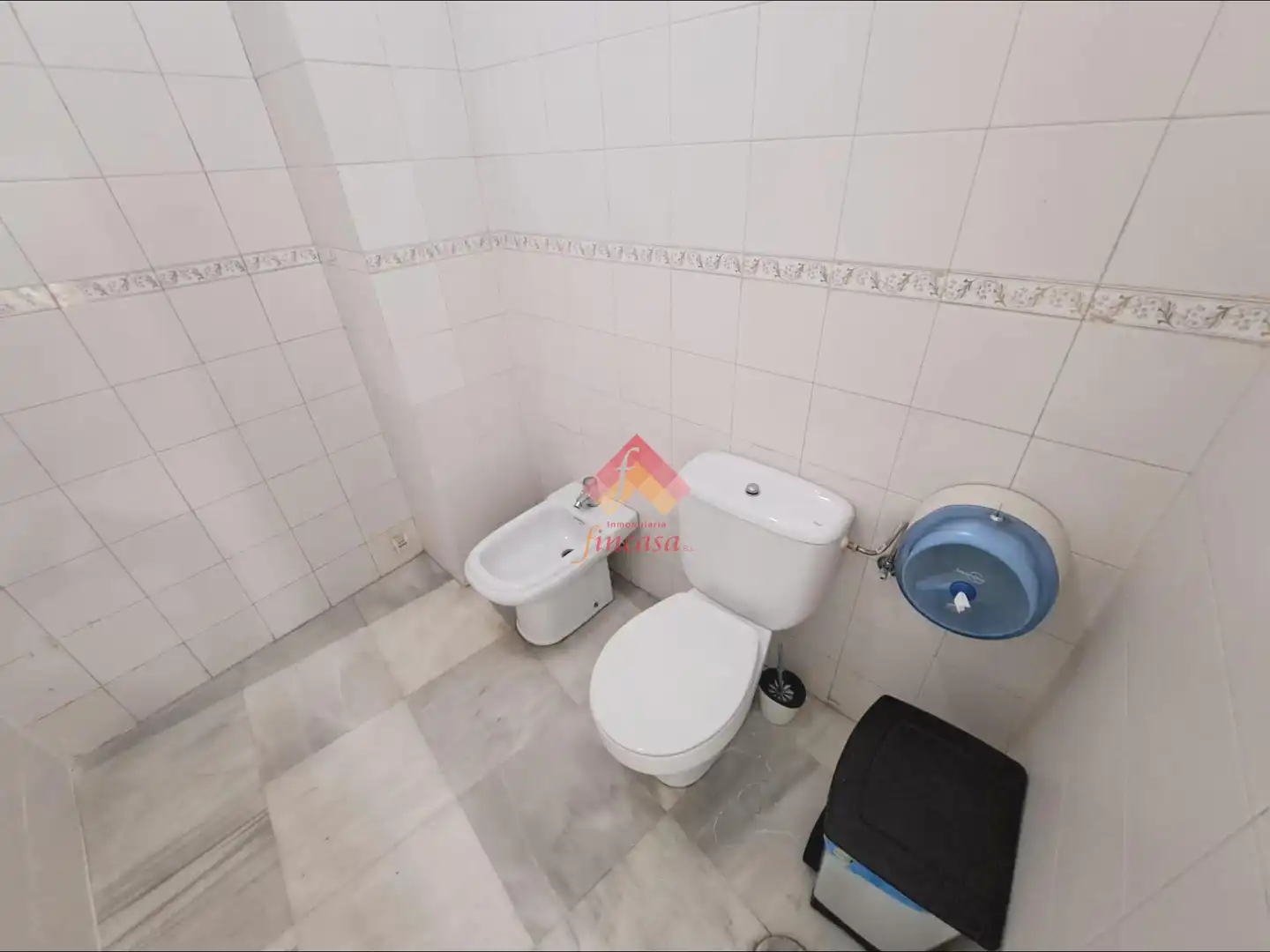 Bathroom of Commercial properties for rent in Ronda  with Air Conditioner