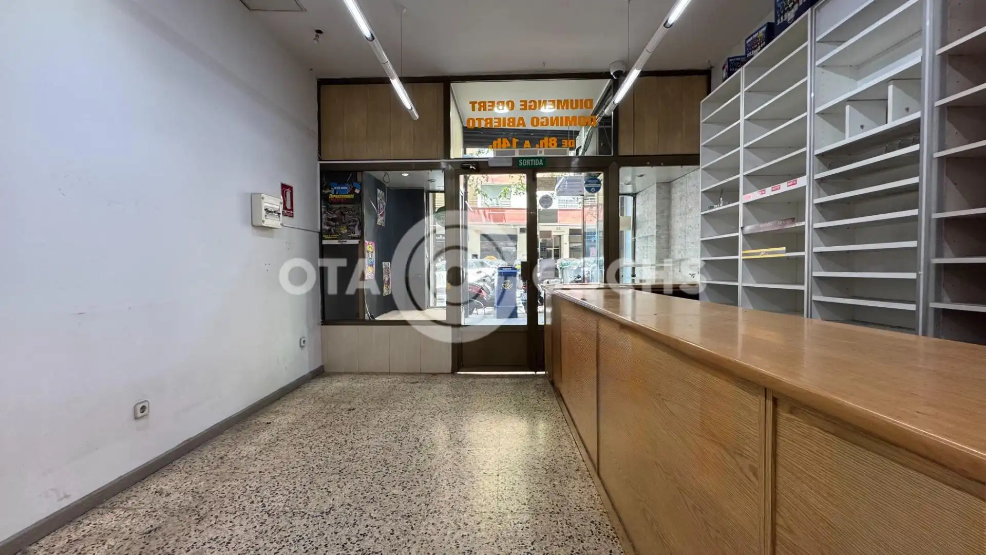 Local comercial en venta en Avenida de Pere el Cerimoniós, imagen 2