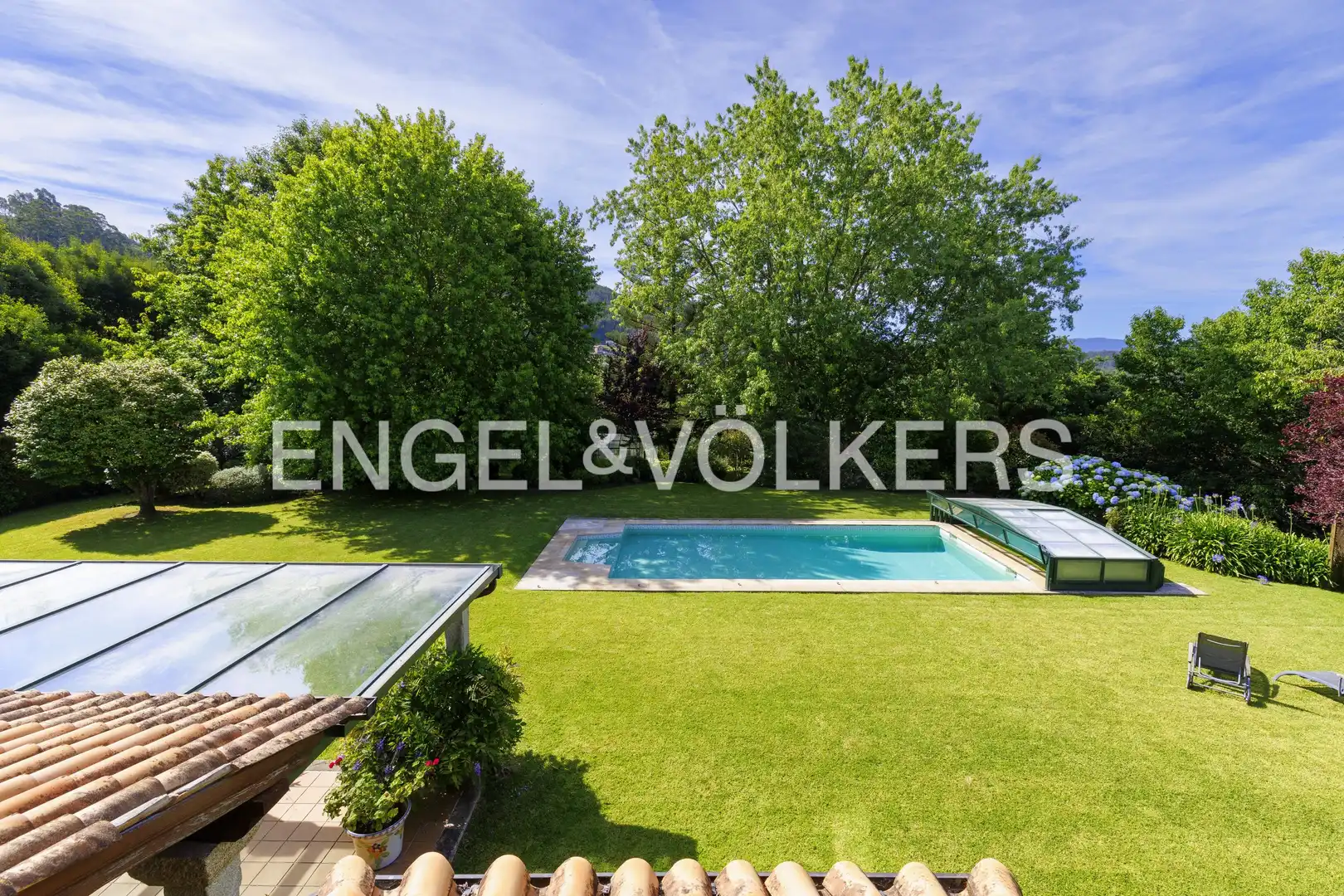 Piscina de Casa o xalet en venda en Nigrán amb Calefacció, Jardí privat i Terrassa