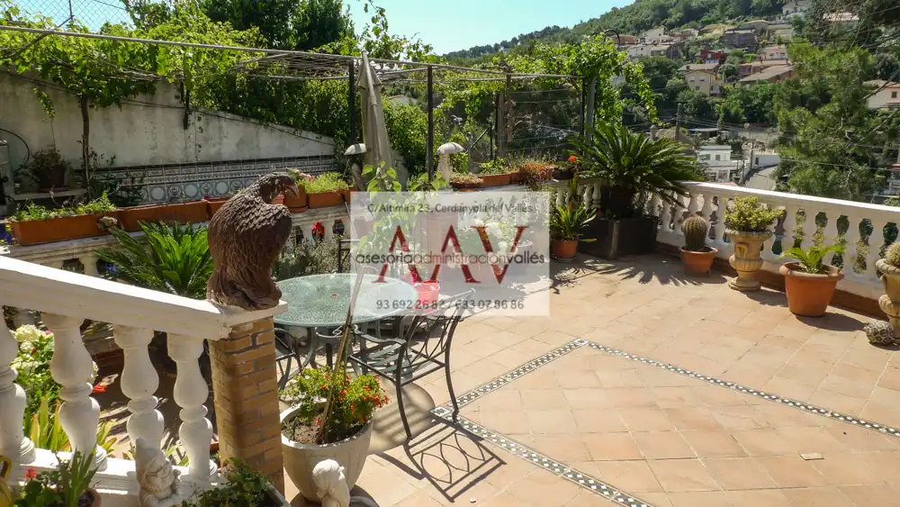 Terrassa de Casa o xalet en venda en Cerdanyola del Vallès amb Aire condicionat, Calefacció i Jardí privat