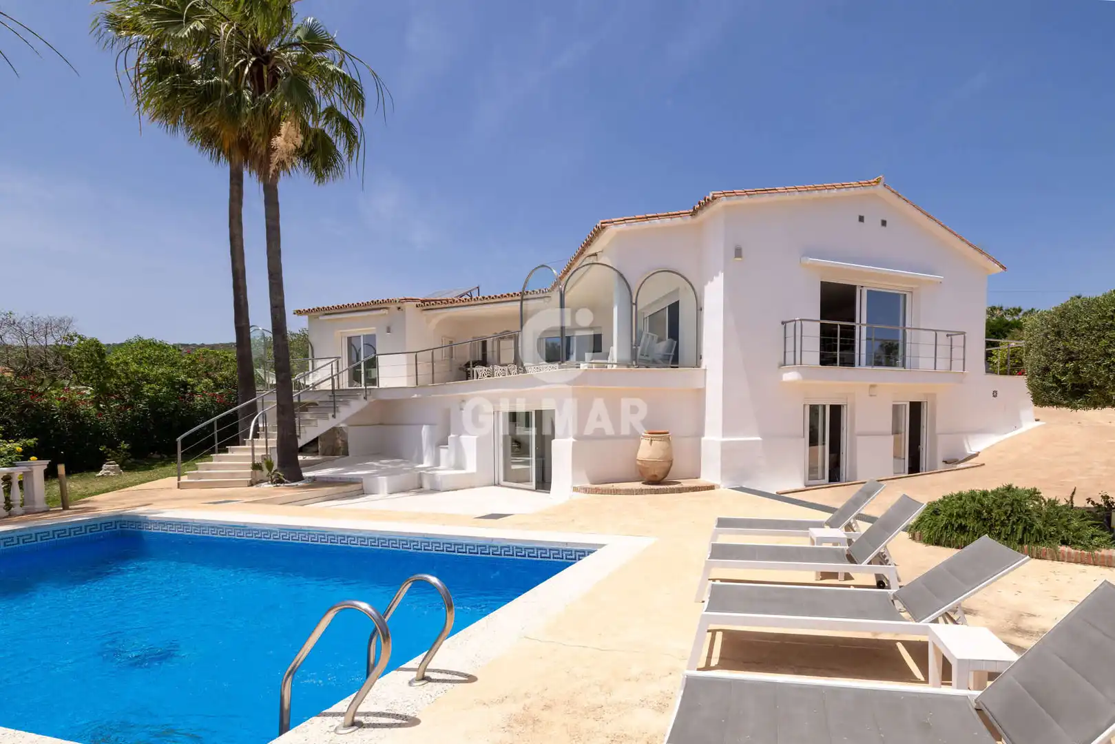 Vista exterior de Casa o xalet en venda en Sotogrande amb Calefacció, Jardí privat i Piscina