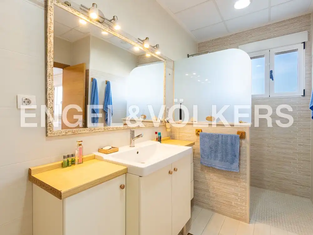 Badezimmer von Haus oder Chalet zum Verkauf in L'Alcora mit Heizung, Parkett und Terrasse