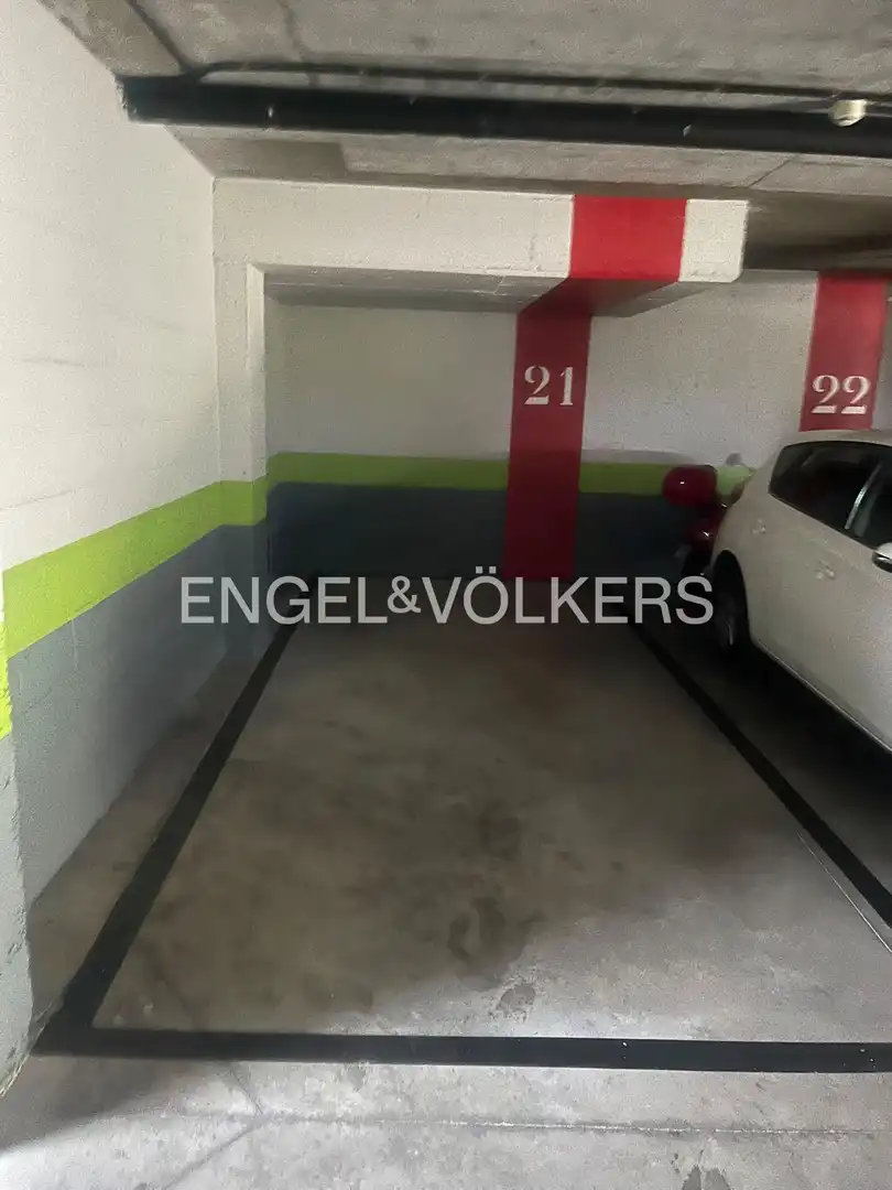 Parking de Apartamento de alquiler en Madrid con Aire acondicionado, Calefacción y Jardín privado