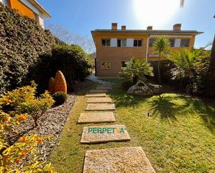 Jardí de Casa o xalet en venda en Arenys de Munt amb Aire condicionat, Jardí privat i Piscina