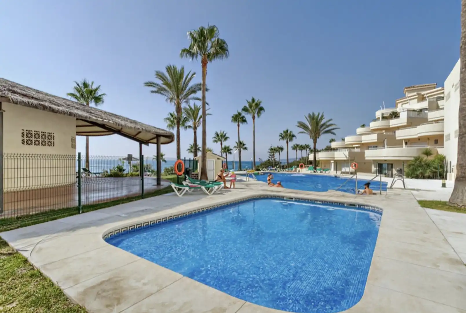 Piscina de Apartamento en venta en Estepona con Aire acondicionado, Calefacción y Terraza