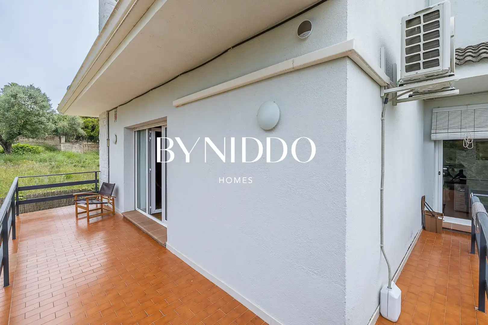 Vista exterior de Casa o xalet en venda en Sant Cugat del Vallès amb Aire condicionat, Calefacció i Jardí privat