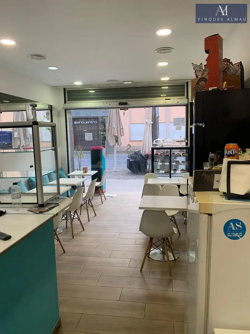 Local de alquiler en Vilanova i la Geltrú con Aire acondicionado y Amueblado
