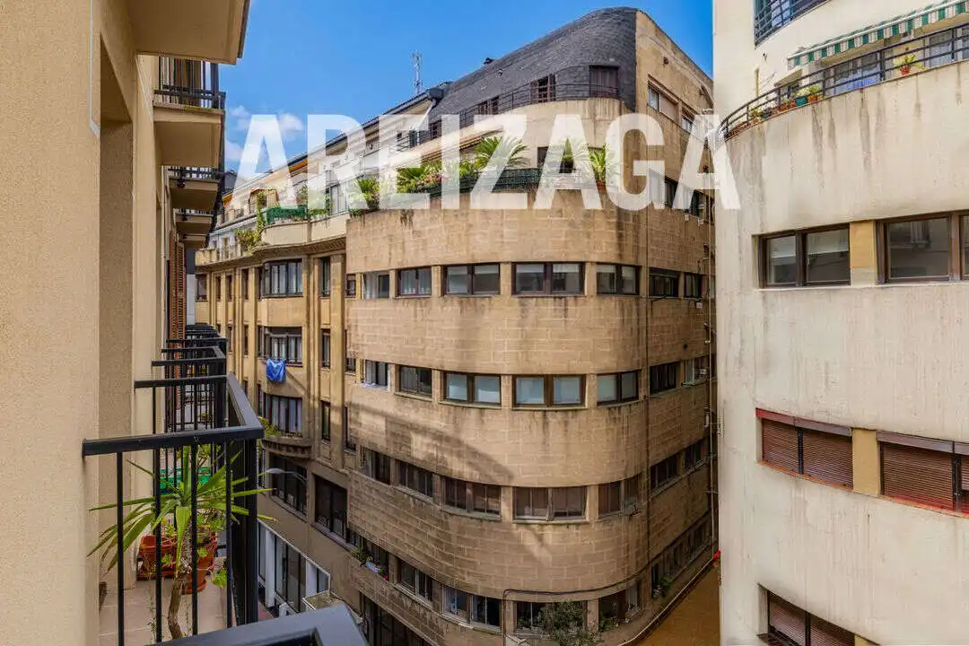 Außenansicht von Wohnung zum Verkauf in Donostia - San Sebastián  mit Heizung und Balkon