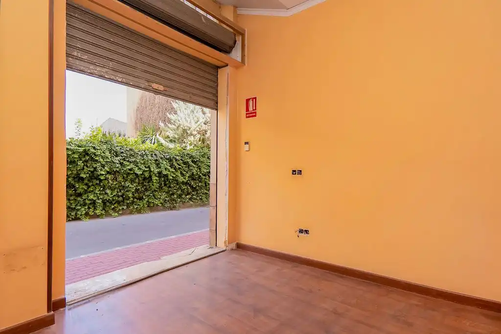 Commercial properties for sale in Calle Gallego, Puente Tocinos