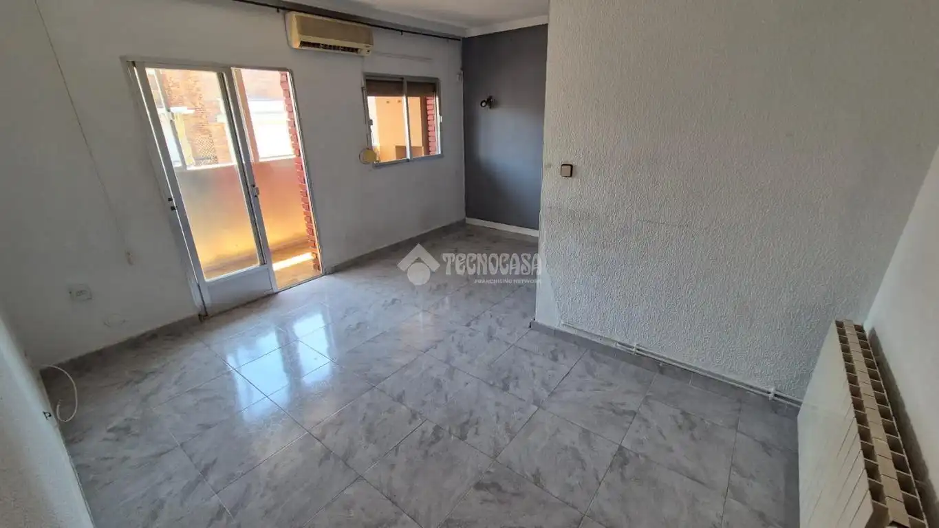 Habitación de Piso en venta en Madrid con Calefacción y Terraza