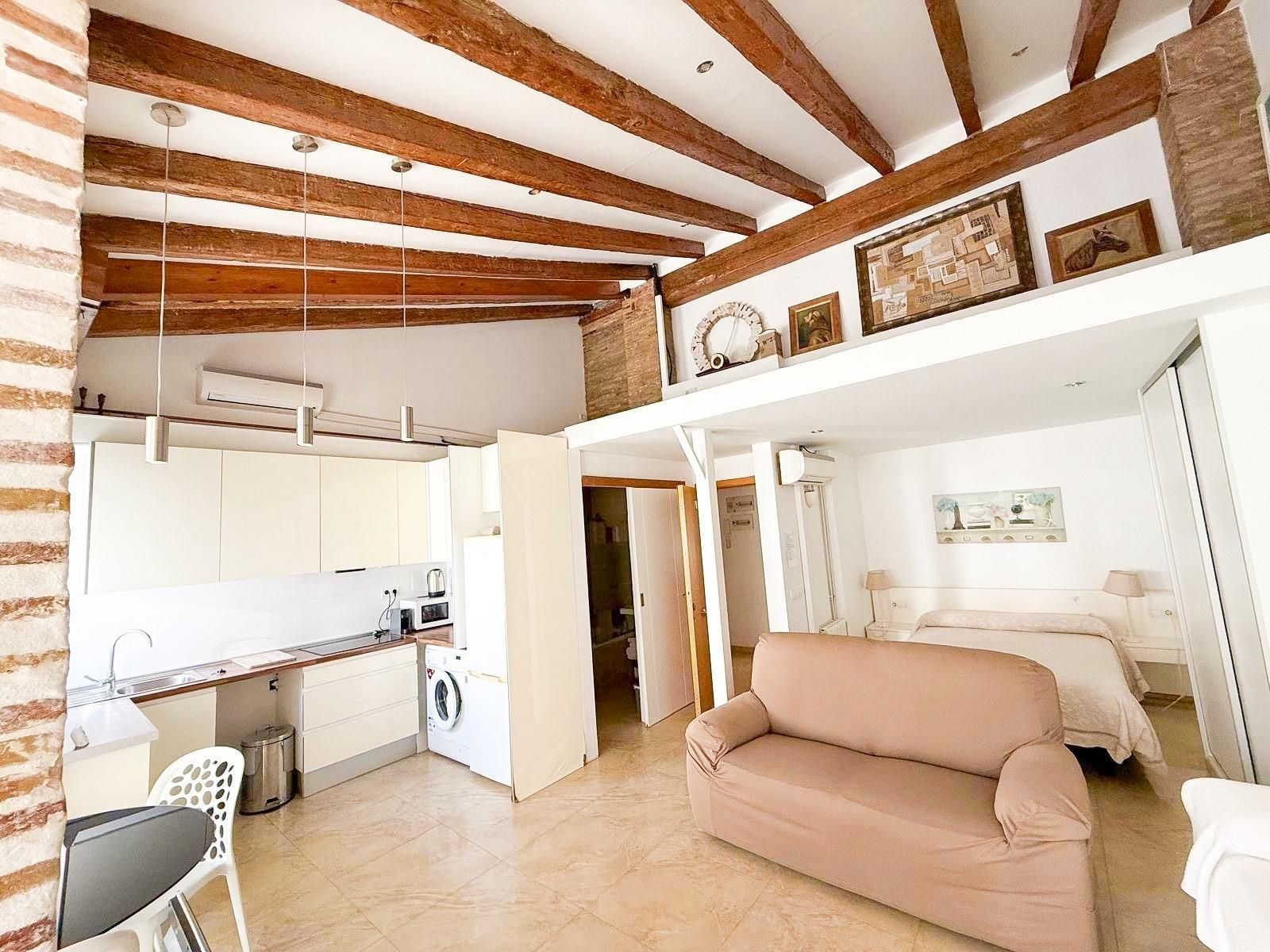 Sala de estar de Piso de alquiler en  Valencia Capital con Aire acondicionado, Calefacción y Balcón