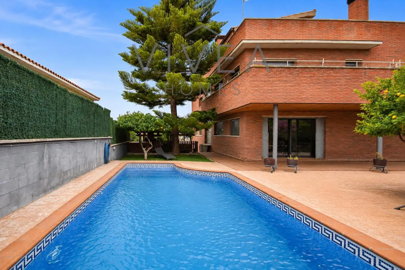 Piscina de Casa o xalet en venda en Sabadell amb Aire condicionat, Calefacció i Jardí privat
