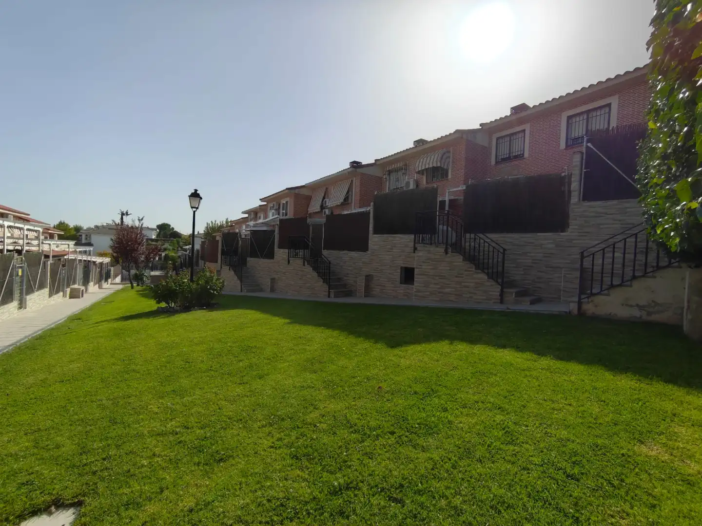 Vista exterior de Casa o xalet de lloguer en Sevilla la Nueva amb Aire condicionat, Calefacció i Terrassa