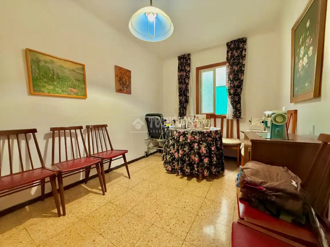 Habitación de Piso en venta en Santa Coloma de Gramenet con Balcón