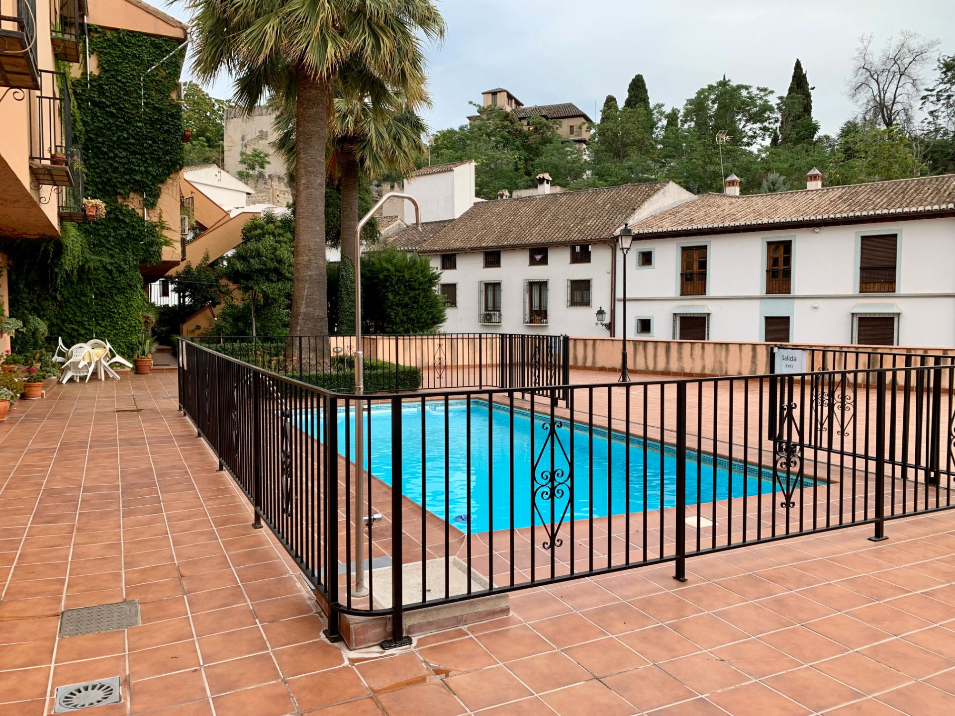 Piscina de Apartament de lloguer en  Granada Capital amb Calefacció, Terrassa i Moblat