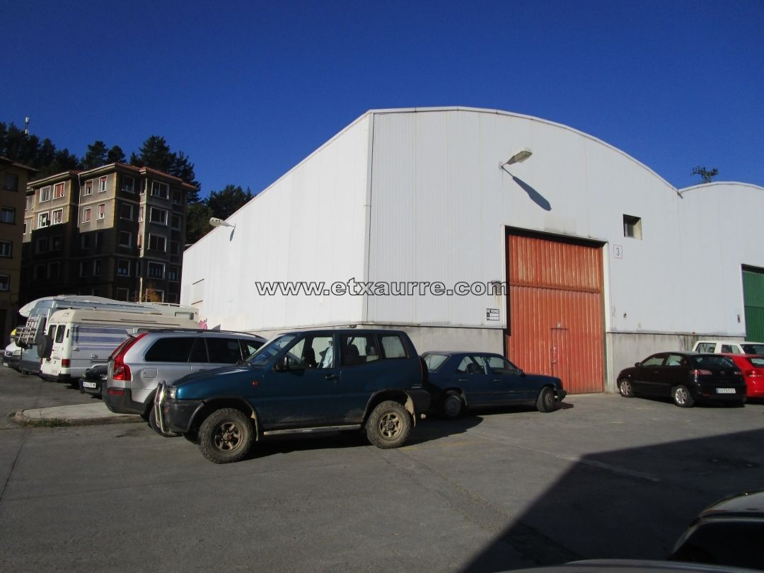 Vista exterior de Nau industrial en venda en Laudio / Llodio