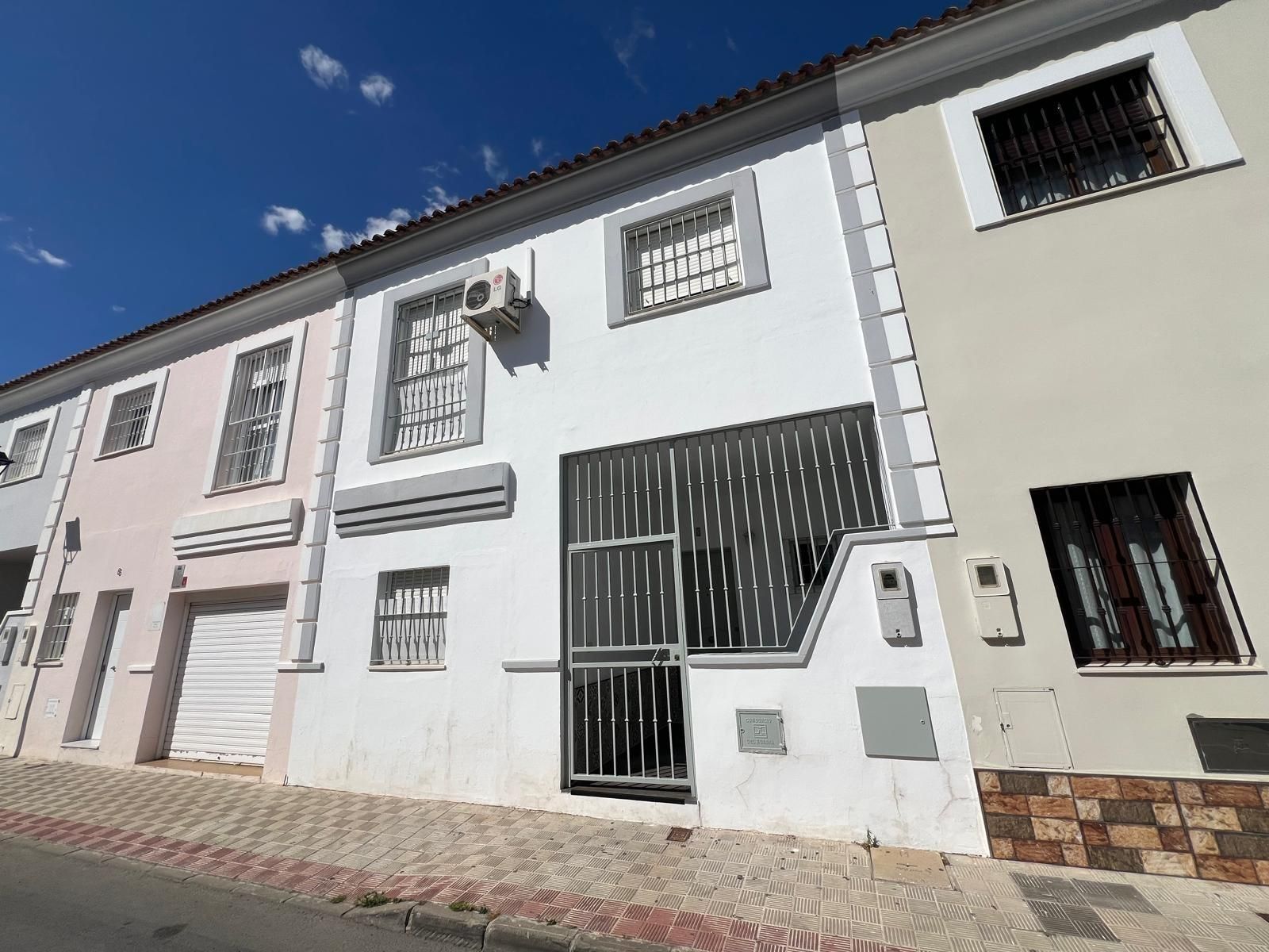 Exterior view of House or chalet for sale in Utrera