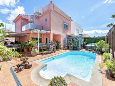 Chalet con balcón en venta en Calle THOMAS EDISON