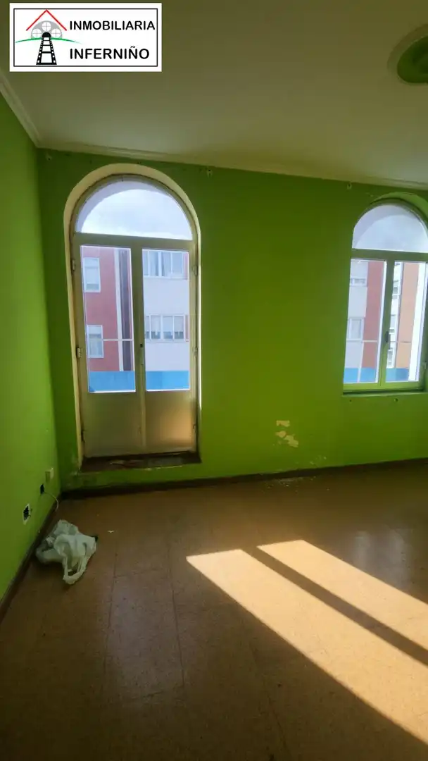 Habitación de Edificio en venta en Ferrol