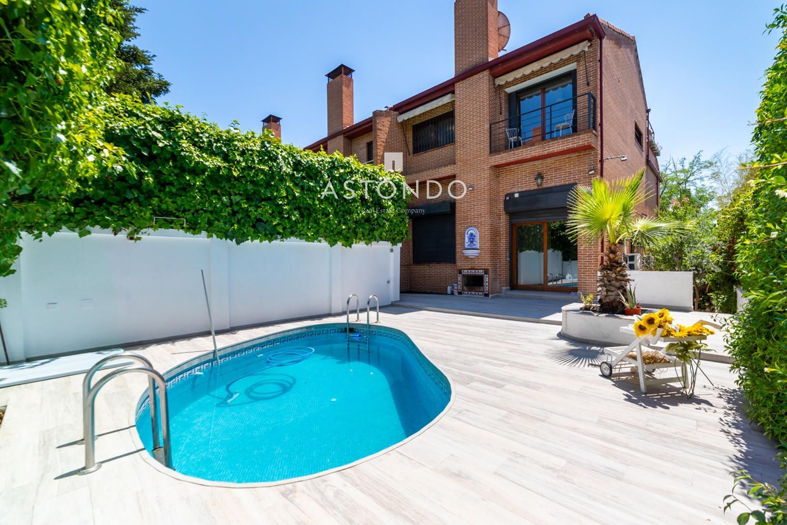 Piscina de Casa adosada de lloguer en  Madrid Capital amb Aire condicionat, Calefacció i Parquet