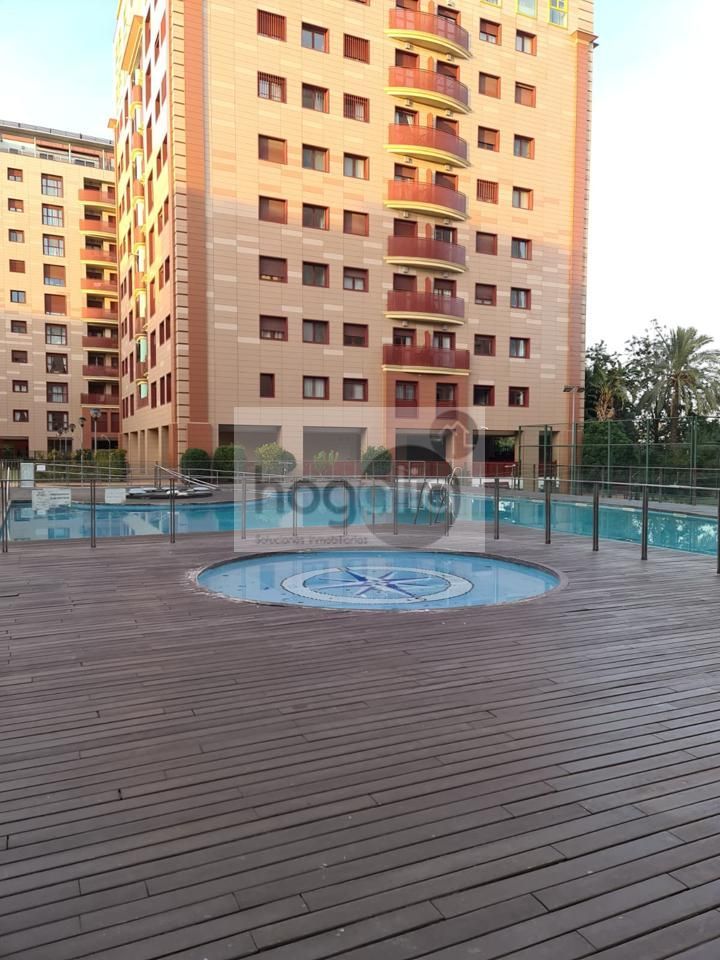 Piscina de Pis de lloguer en  Sevilla Capital amb Aire condicionat, Moblat i Piscina comunitària