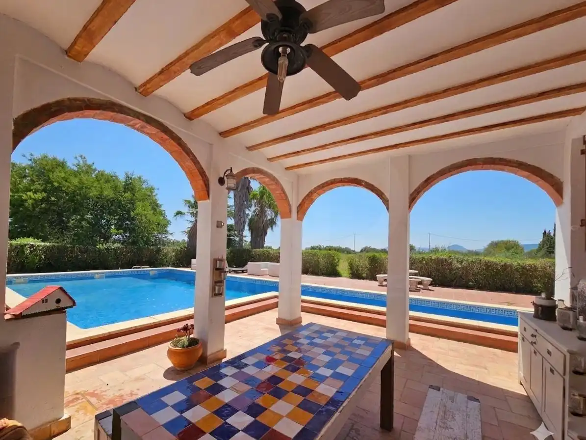 Casa rústica con piscina en venta en Montbrió del Camp, imagen 3