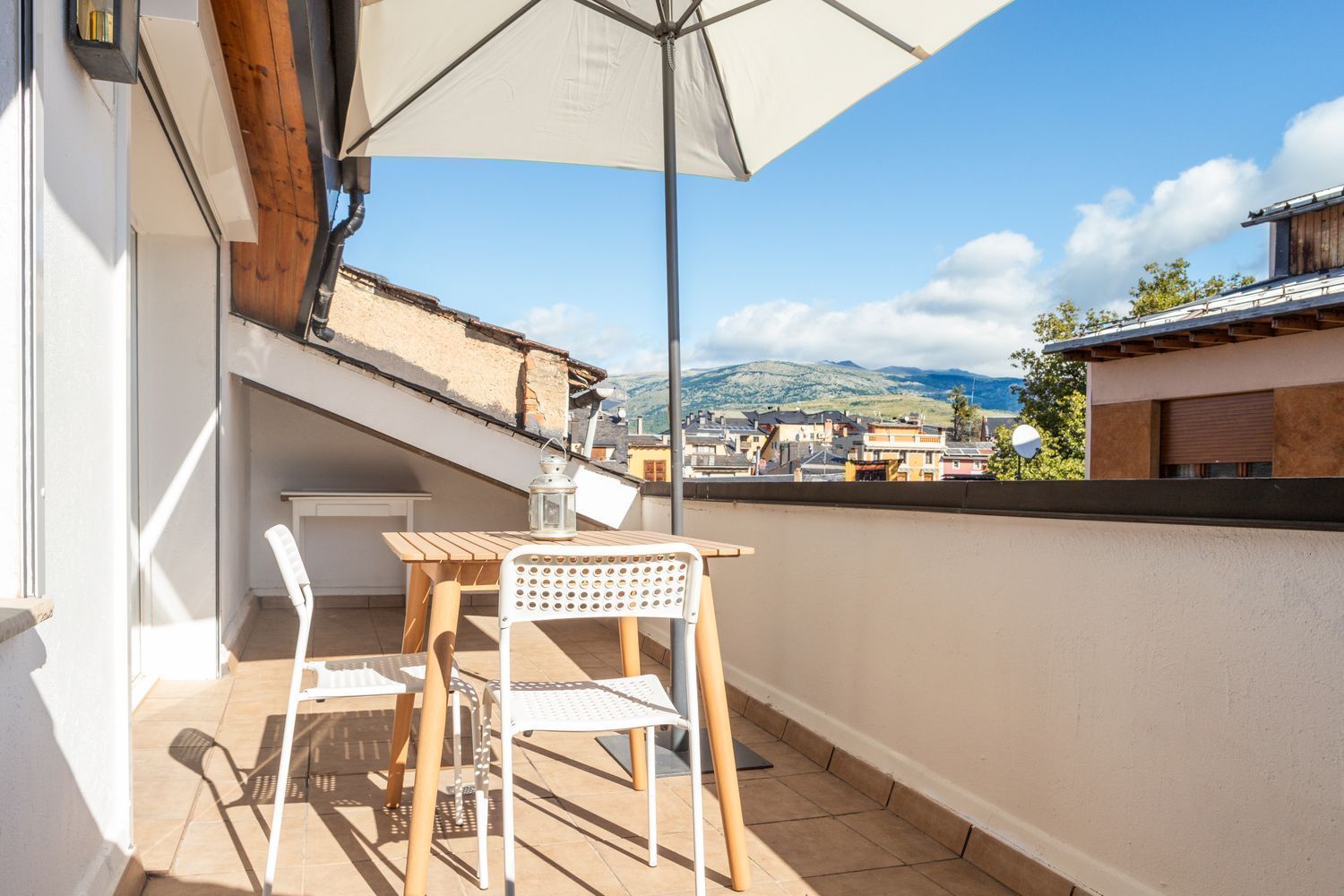 Terrasse von Dachboden miete in Puigcerdà mit Heizung und Terrasse