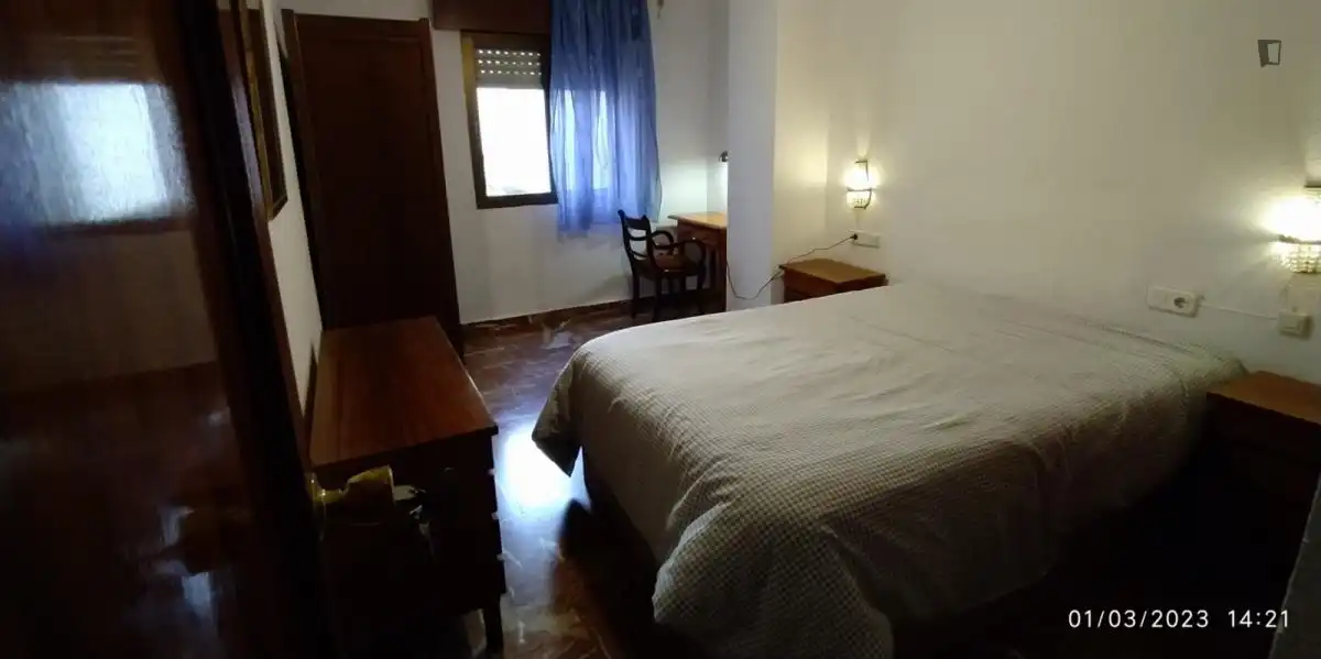 Habitación de Apartamento para compartir en Granada con Amueblado, Horno y Lavadora