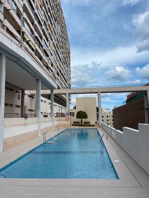 Piscina de Pis en venda en Alicante / Alacant amb Aire condicionat, Calefacció i Terrassa
