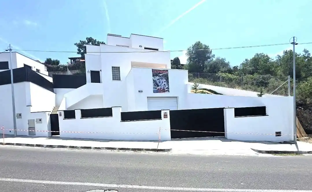 Vista exterior de Casa o xalet en venda en Calafell amb Aire condicionat, Calefacció i Terrassa