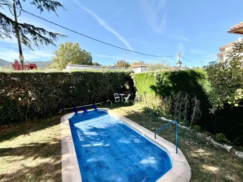 Piscina de Casa o xalet en venda en El Espinar amb Calefacció, Jardí privat i Parquet